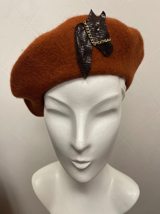 Beret Nice Berets Luxury ASCOT 100% Wool Beret in Squirrel with Real Leather Horse Pony Equestrian Motif